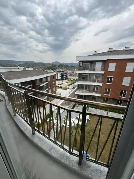 kuşadasıda doğalgazlı giyinme odalı 2+1 115m2 kısmi deniz manzaralı satılık