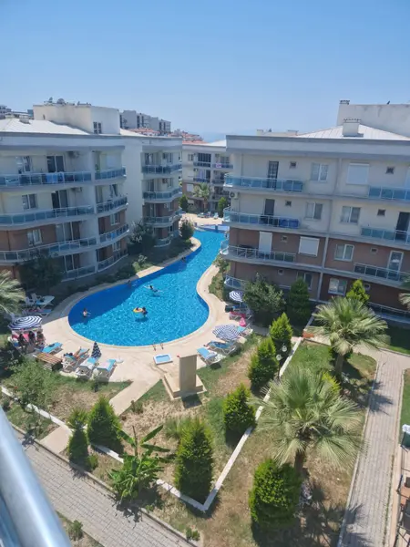 KUŞADASINDA HAVUZ MANZARALI 2+1 SATILIK DAİRE