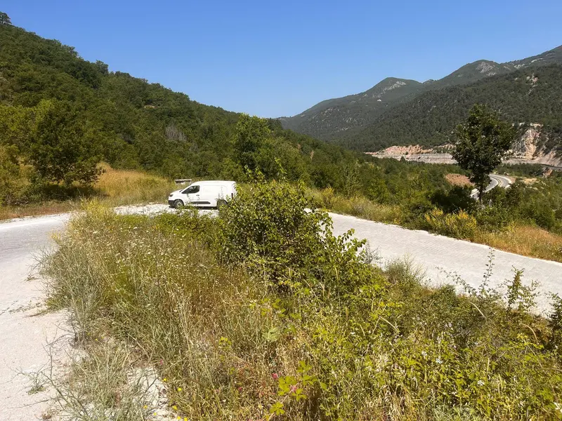 SAHİBİNDEN TOKAT NİKSAR MEZCA KÖY YOL ÜZERİ MÜKEMMEL KONUM
