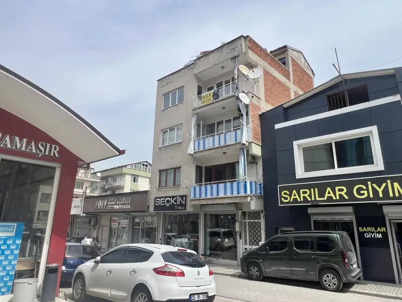 ULU CAMİ ARKASI 140M² 3+1 ÖN-ARKA CEPHE 3.KAT ÜZERİ ÇATILI KOMBİ