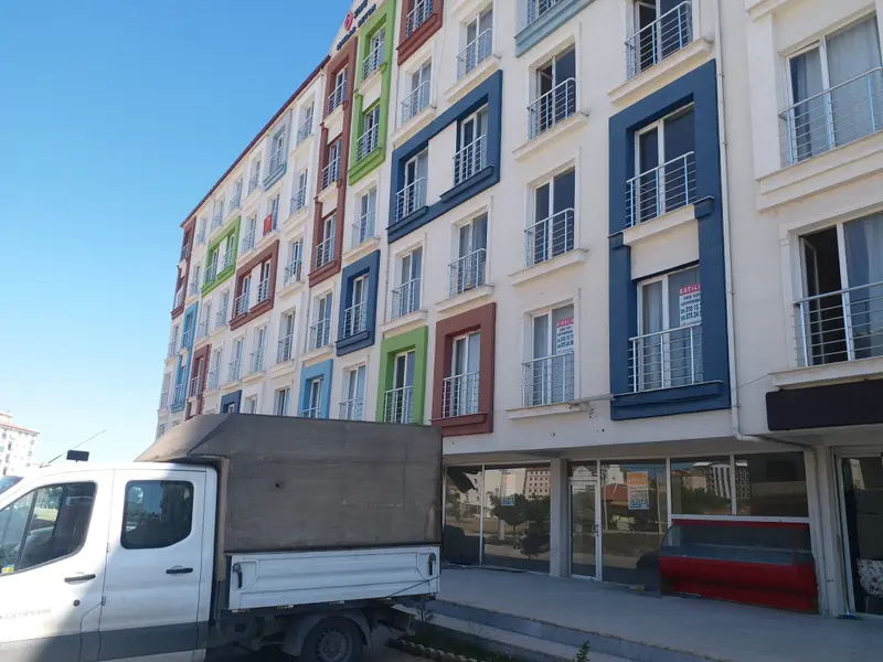 SAHİBİNDEN SATILIK YENİŞEHİRDE UYGUN FİYATLI 2+0 DAİRE