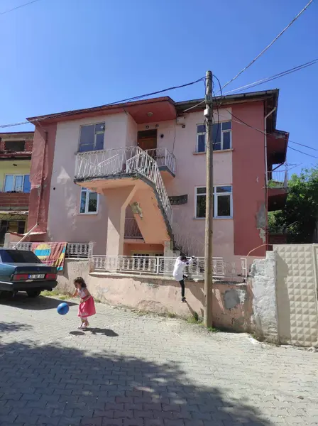 SATILIK VEYA KAT KARŞILIĞI BAHÇE İÇİNDE ÜÇ KATLI BİNA