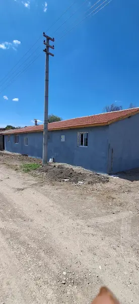 satılık çiftlik evi ve ahırları