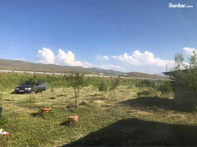 Erzurum Yakutiye Akdağ Mahallesi 3.330 m² satılık tarla arsa - Fotoğraf 1