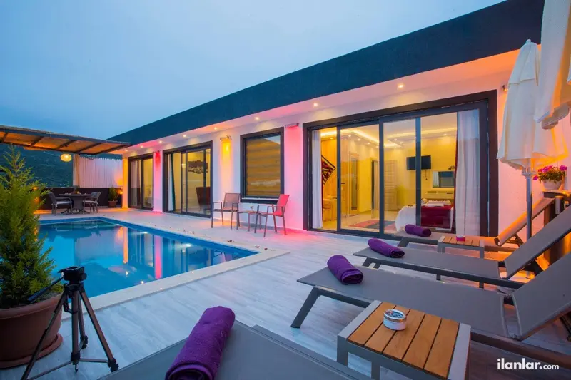 Antalya Kaş Sarıbelen Mahallesi 2+1 200 m² kiralık villa - Fotoğraf 1