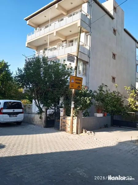 İzmir Seferihisar Camikebir Mahallesi 3+1 120 m² kiralık müstakil Girişli - Fotoğraf 1