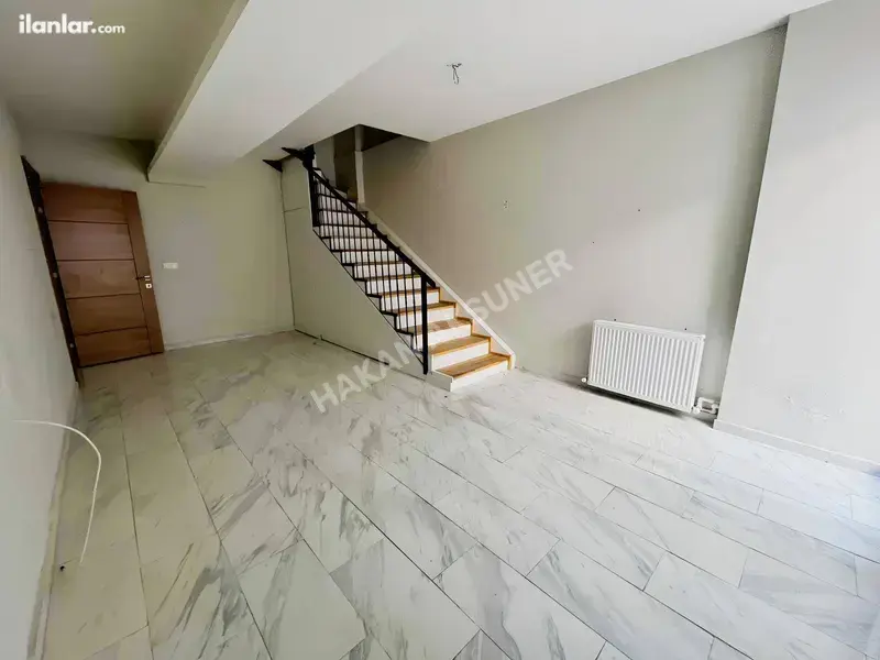 İzmir Bornova Mevlana Mahallesi 4+1 235 m² kiralık daire - Fotoğraf 1