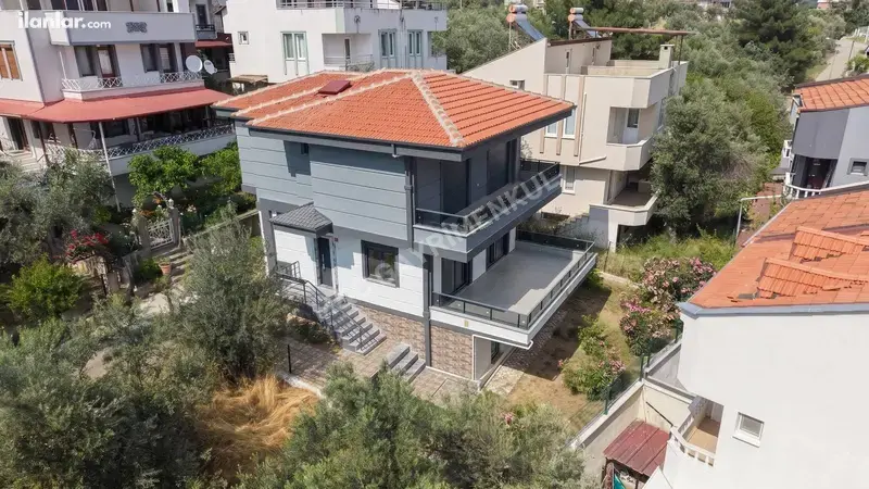 Balıkesir Edremit Altınoluk Mahallesi 3+1 220 m² satılık villa - Fotoğraf 1