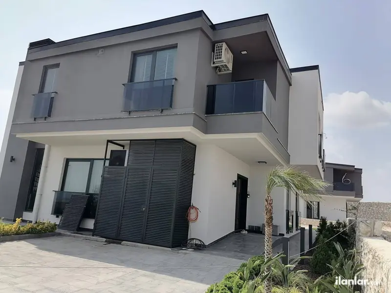 Adana Seyhan Bahçeşehir Mahallesi 4+1 201 m² satılık villa - Fotoğraf 1