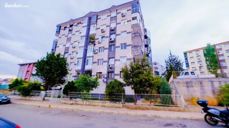 İzmir Karabağlar Devrim Mahallesi 3+1 150 m² satılık daire - Fotoğraf 1