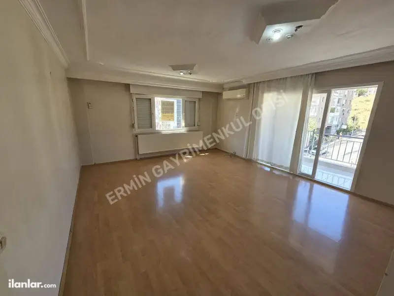 İzmir Karabağlar Vatan Mahallesi 3+1 145 m² kiralık daire - Fotoğraf 1