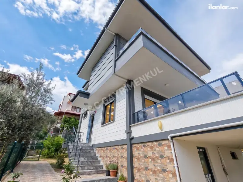 Balıkesir Edremit Altınoluk Mahallesi 3+1 220 m² satılık villa - Fotoğraf 1
