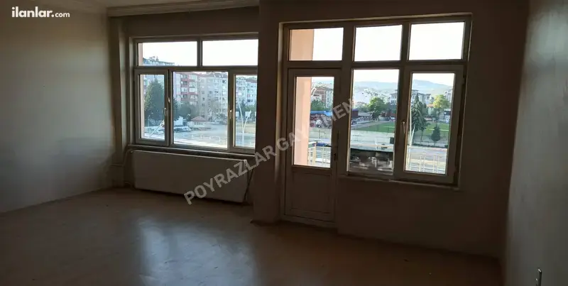 Uşak Merkez Cumhuriyet Mahallesi 3+1 140 m² kiralık daire - Fotoğraf 1