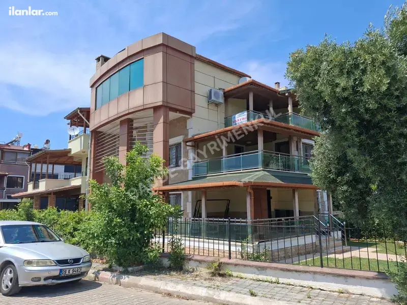 Aydın Kuşadası Davutlar Mahallesi 6+1 225 m² satılık villa - Fotoğraf 1