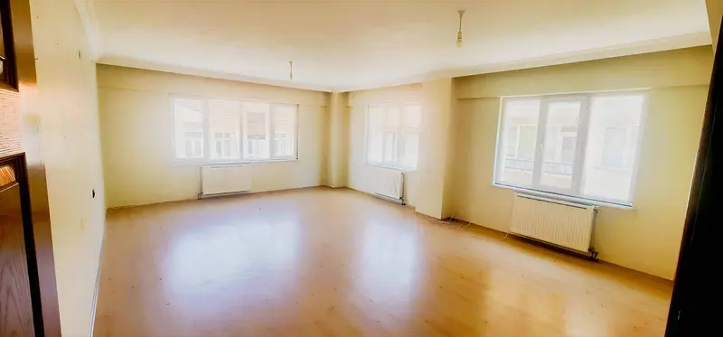 Uşak Merkez Kurtuluş Mahallesi 150 m² kiralık - Fotoğraf 1